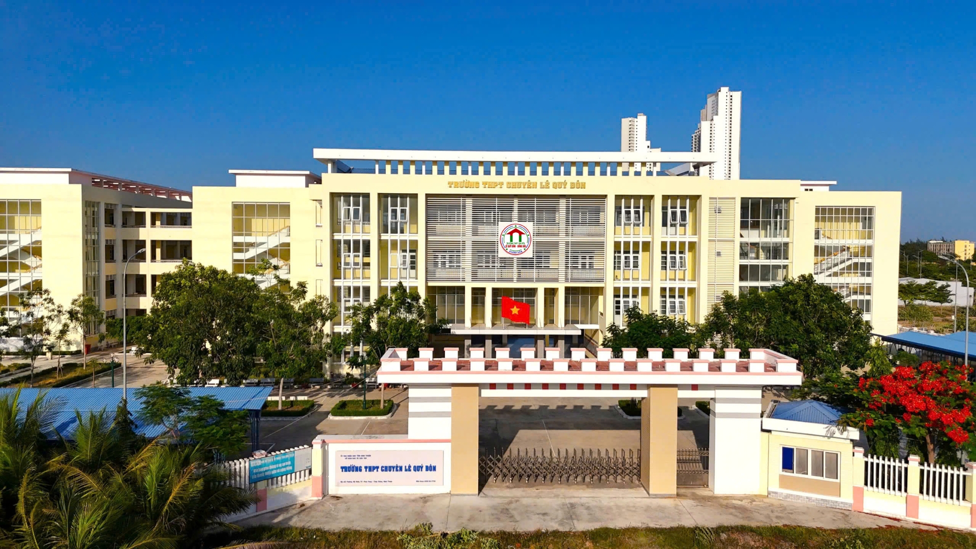 Trường THPT Chuyên Lê Quý Đôn